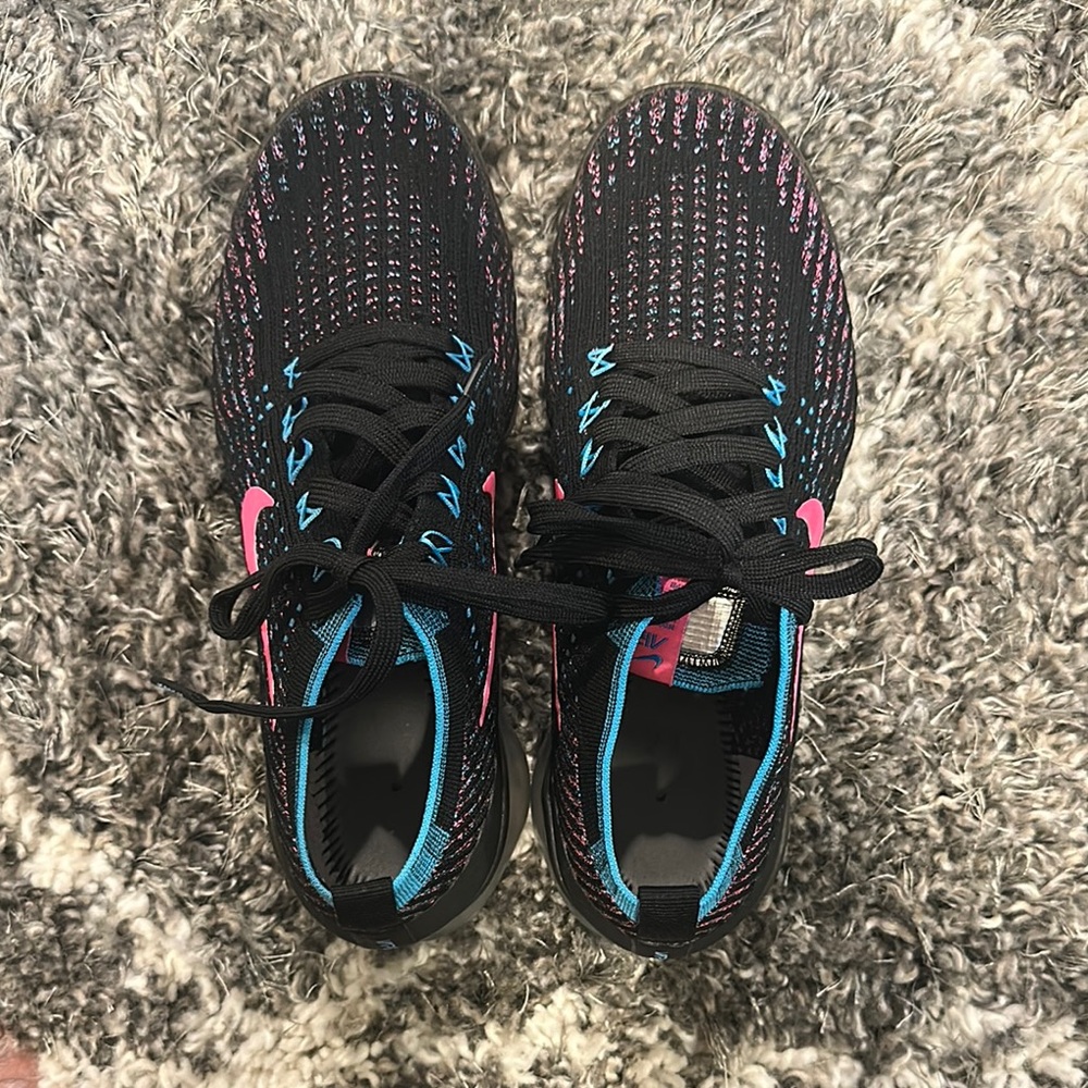 Nike Women's Black and Pink Running Shoes